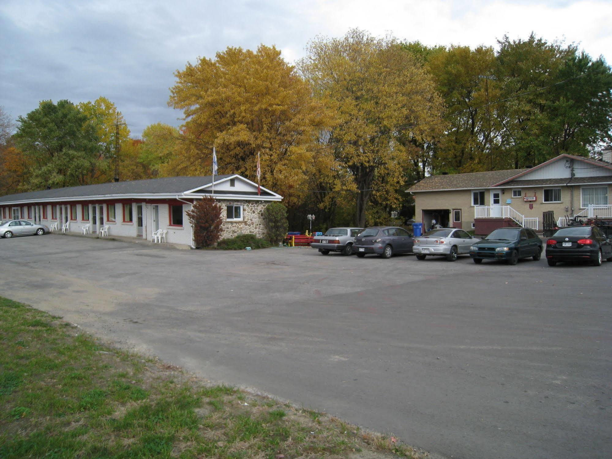 Motel Des Erables Coteau-du-Lac Extérieur photo